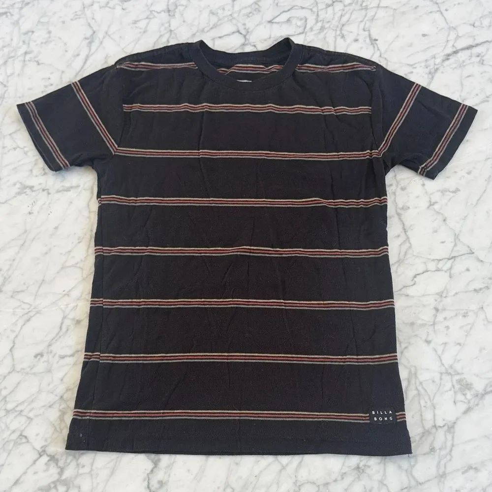 Billabong Youth Sz S 8/10 Black Tee with Brown Tan Stripes
